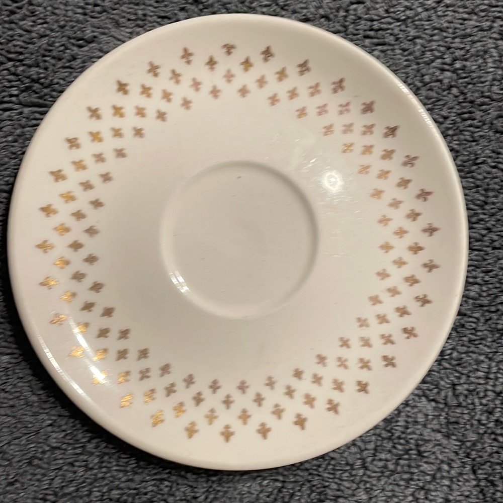 Antique Wheat and Gold Fleur De Lis saucer - Picture 1 of 2